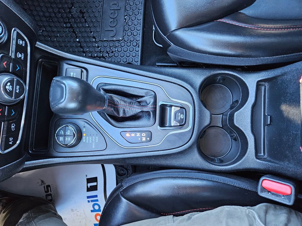 Used 2020 Jeep Cherokee Trailhawk w/ Cold Weather Group image 17