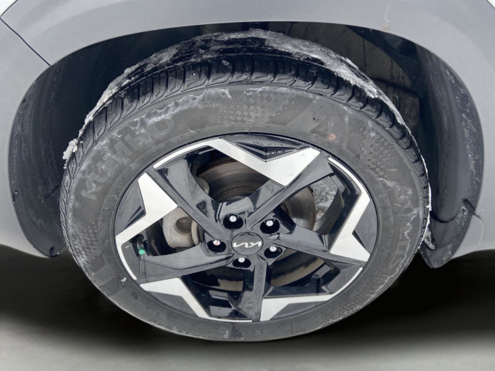 Used 2024 Kia Seltos EX image 14