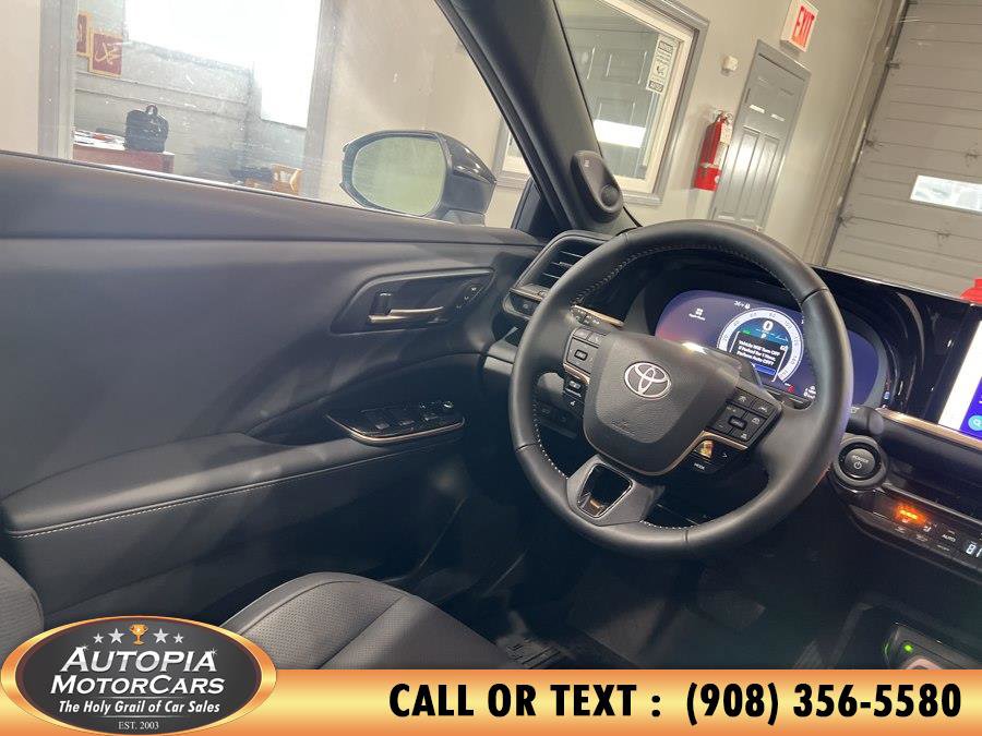 Used 2025 Toyota Crown Signia AWD/4WD image 23