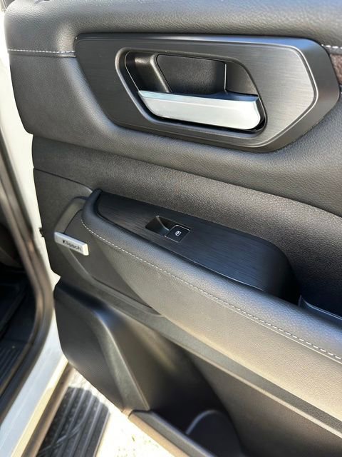 Used 2025 Nissan Armada SL AWD/4WD image 20