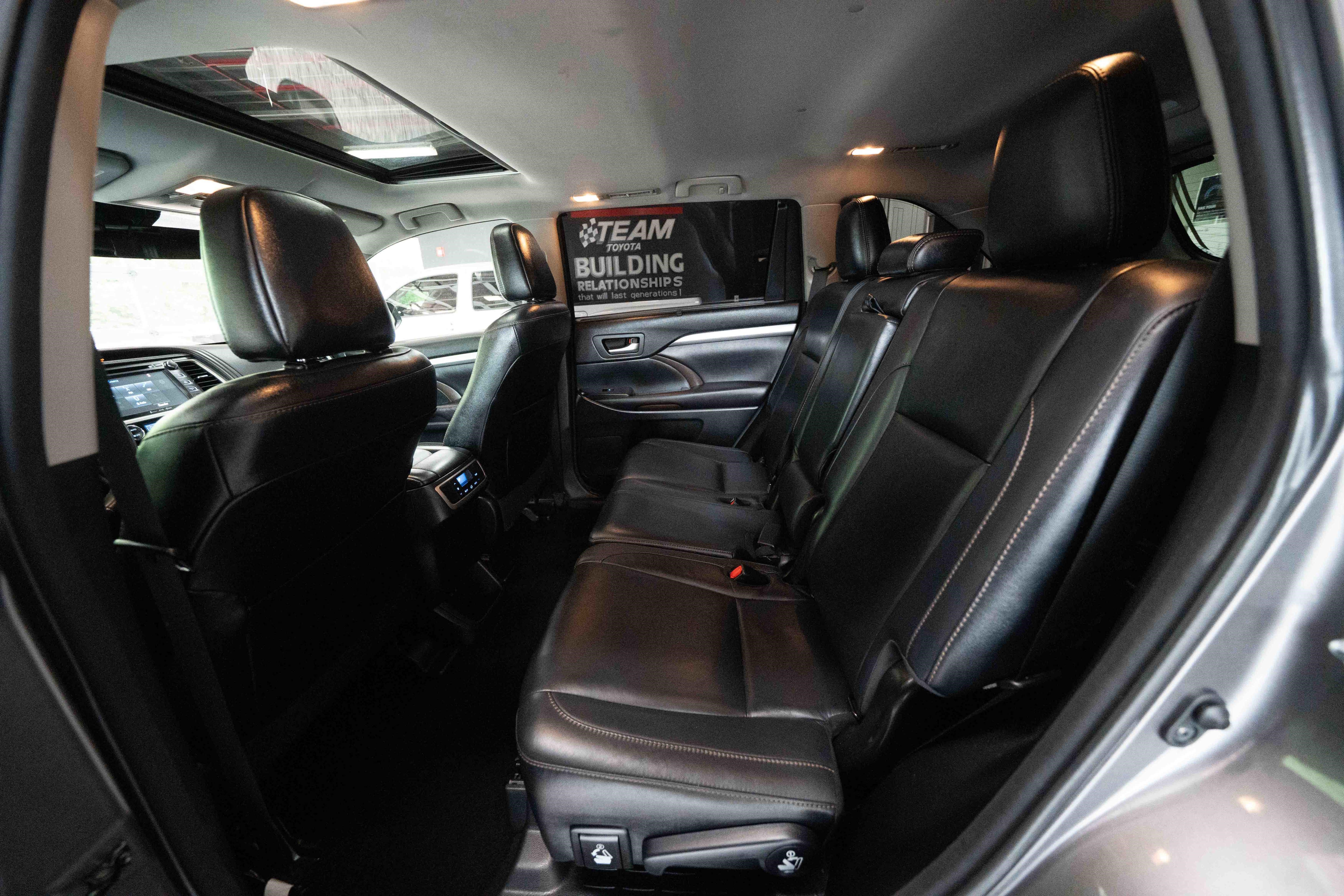 Used 2017 Toyota Highlander XLE AWD/4WD image 23