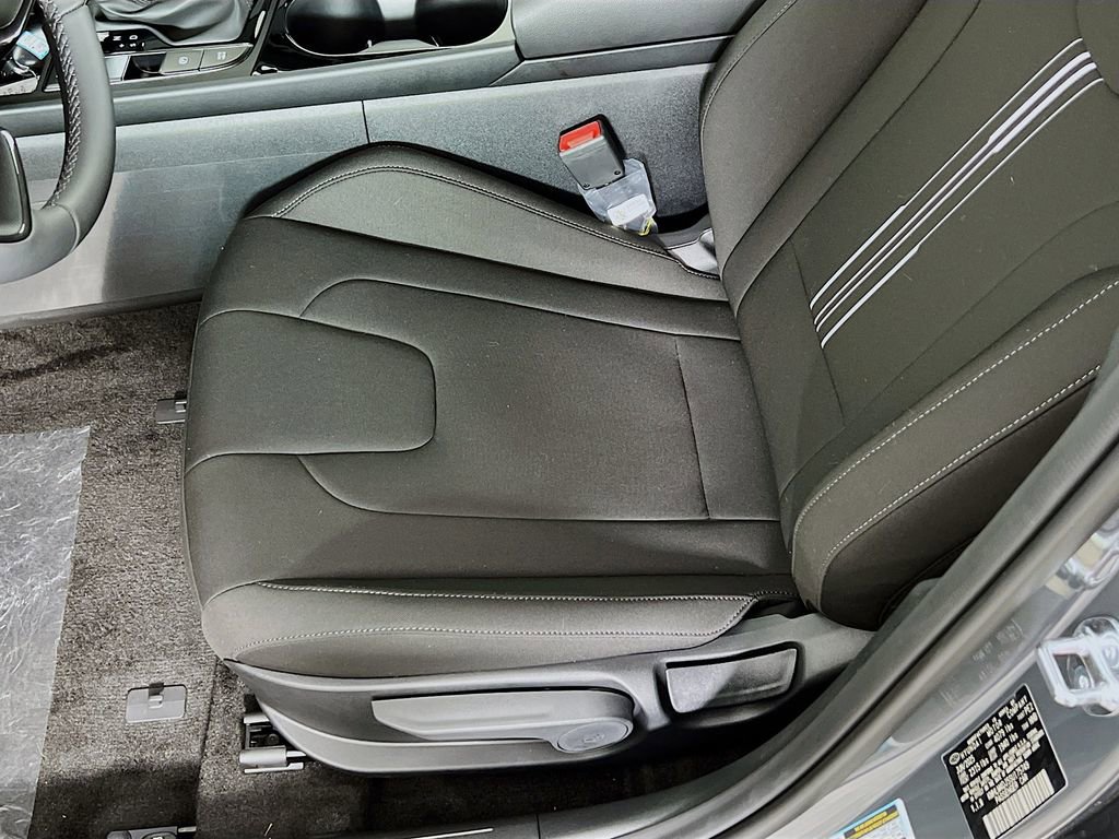 New 2025 Hyundai Elantra SEL w/ Cargo Package image 17