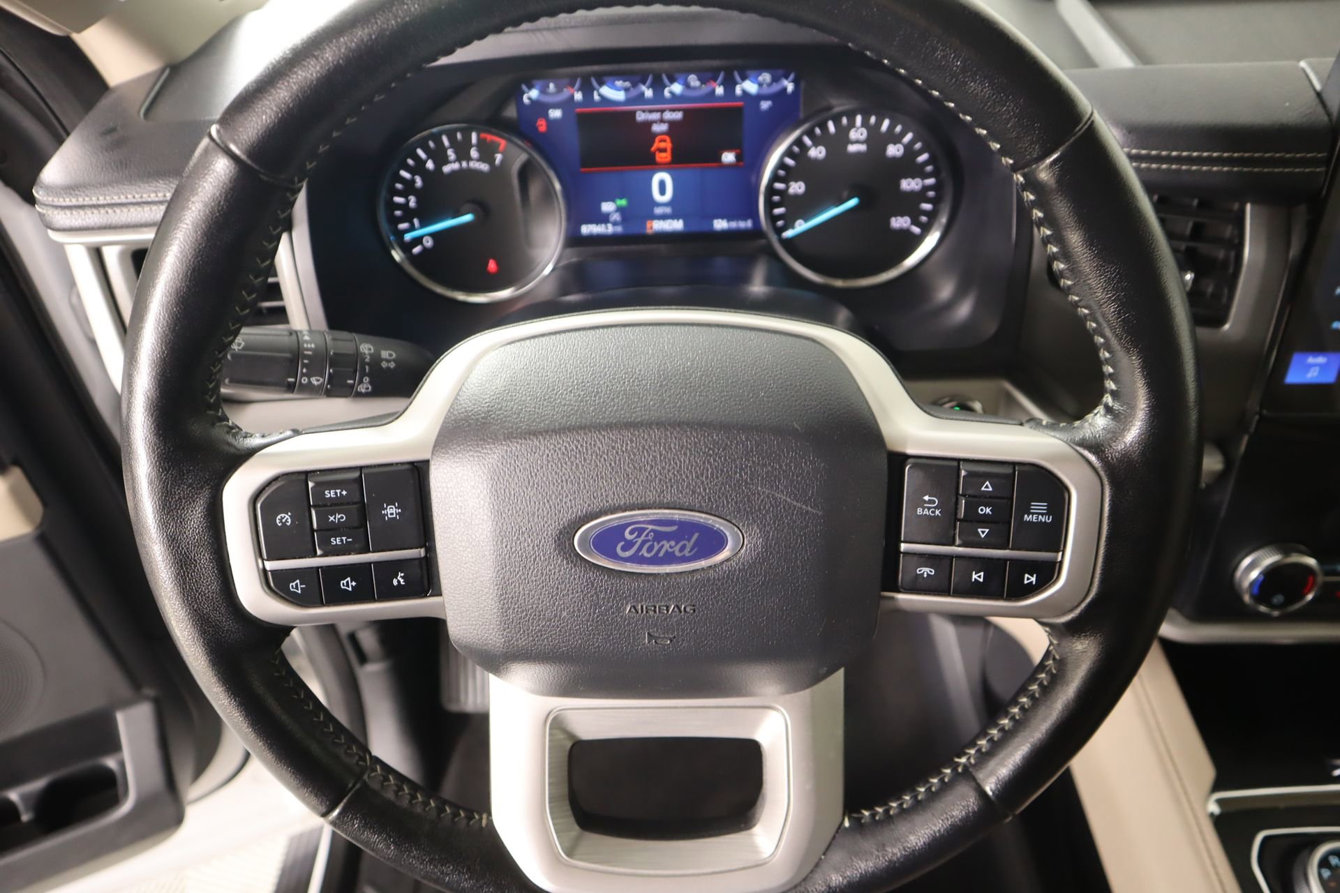Used 2024 Ford Expedition Max XLT image 3