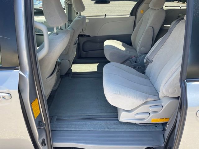 Used 2011 Toyota Sienna LE w/ Towing Pkg FWD image 12