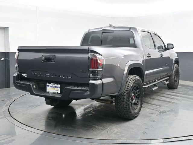 Used 2017 Toyota Tacoma TRD Sport AWD/4WD image 14