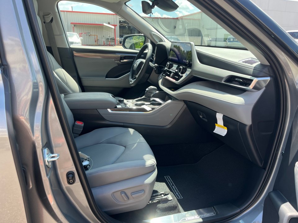 New 2026 Toyota Highlander Platinum AWD/4WD image 26