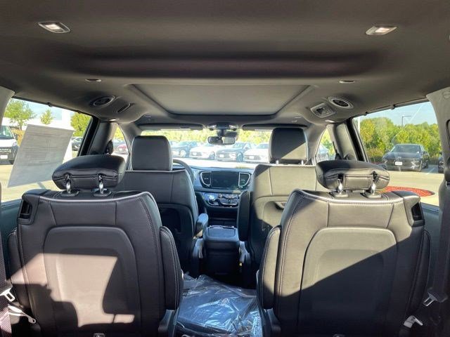 New 2026 Chrysler Pacifica Limited w/ S Appearance Package image 9