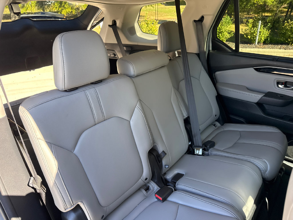 Used 2025 Honda Pilot Touring image 34