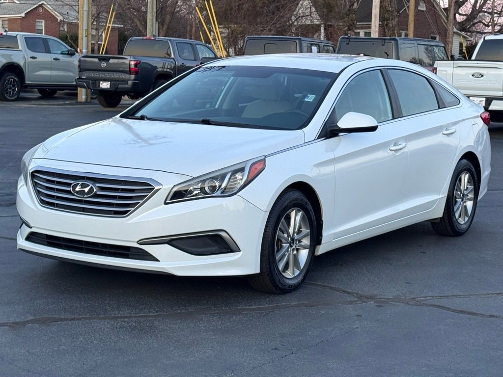 Used 2017 Hyundai Sonata SE image 2