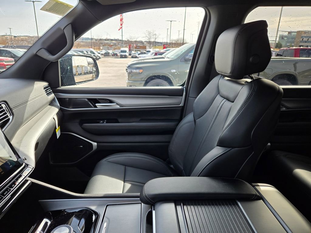 New 2026 Jeep Grand Wagoneer 4WD image 24