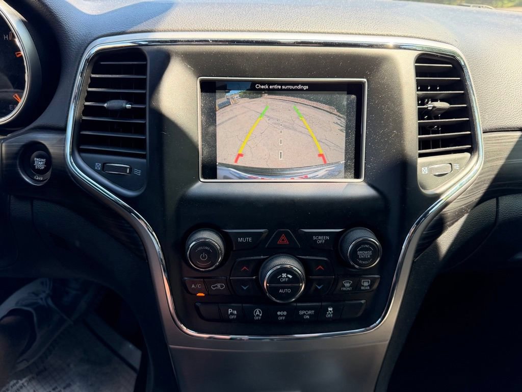 Used 2019 Jeep Grand Cherokee Laredo AWD/4WD image 9