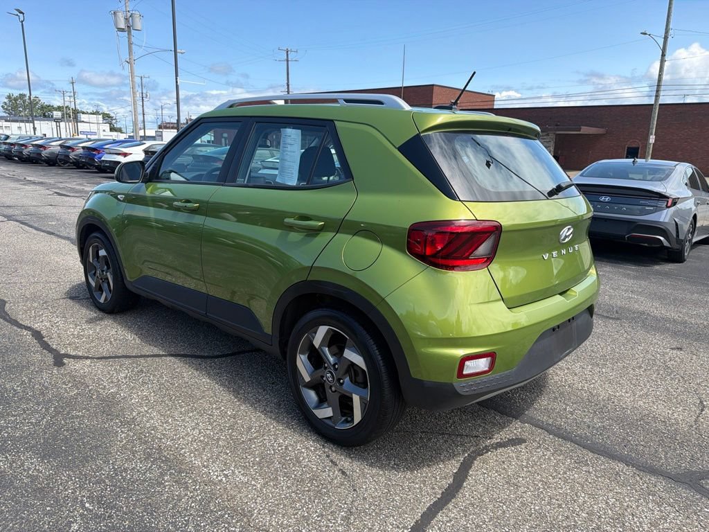 Certified 2024 Hyundai Venue SEL FWD image 5