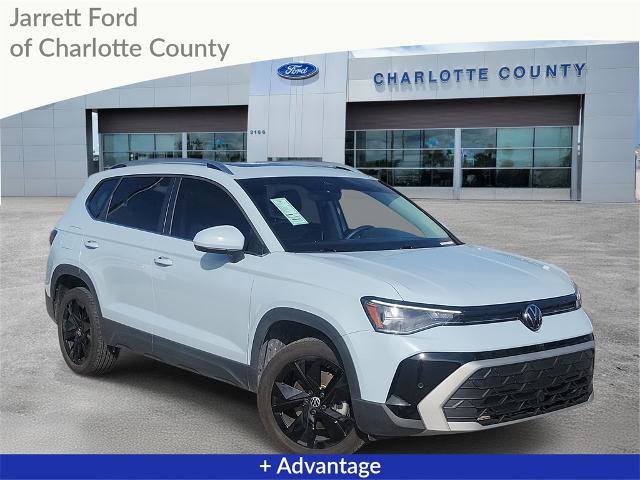 Used 2025 Volkswagen Taos SE w/ Panoramic Sunroof Package