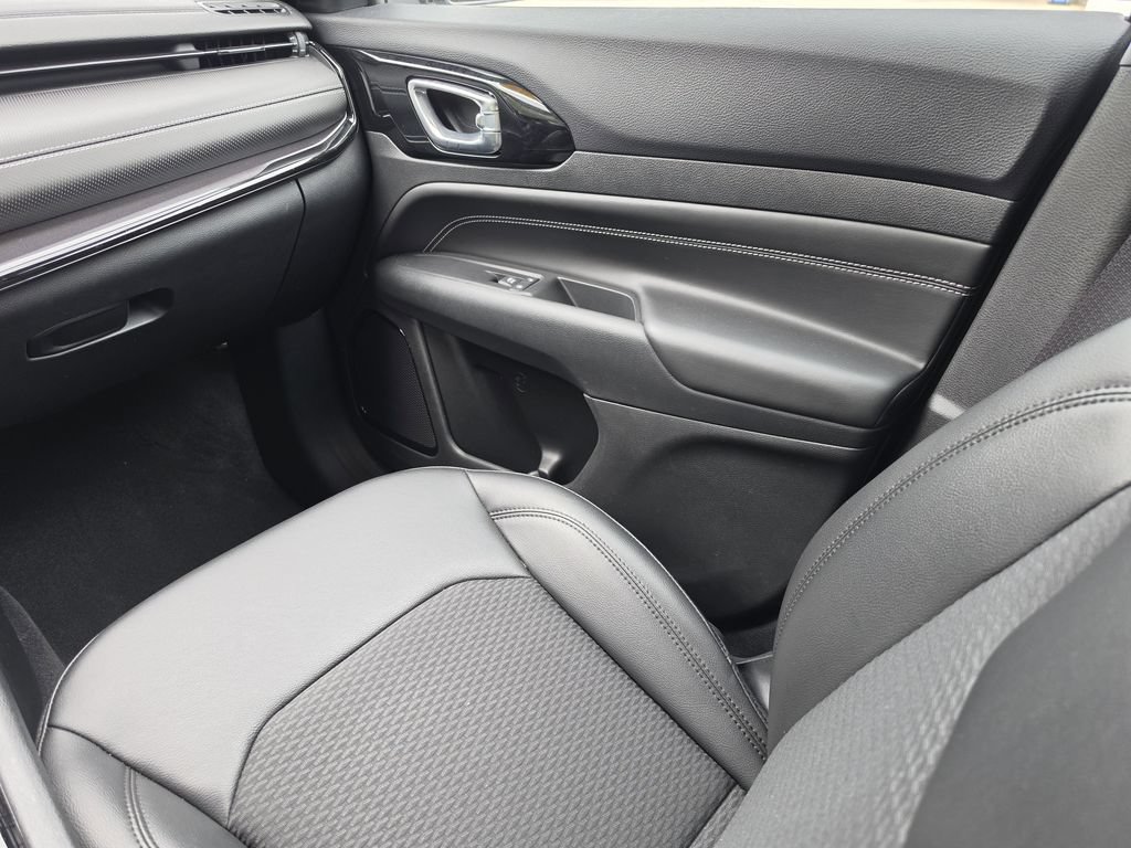 Used 2022 Jeep Compass Latitude FWD image 14