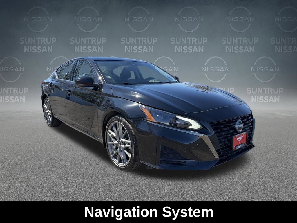 Used 2024 Nissan Altima 2.0 SR image 9