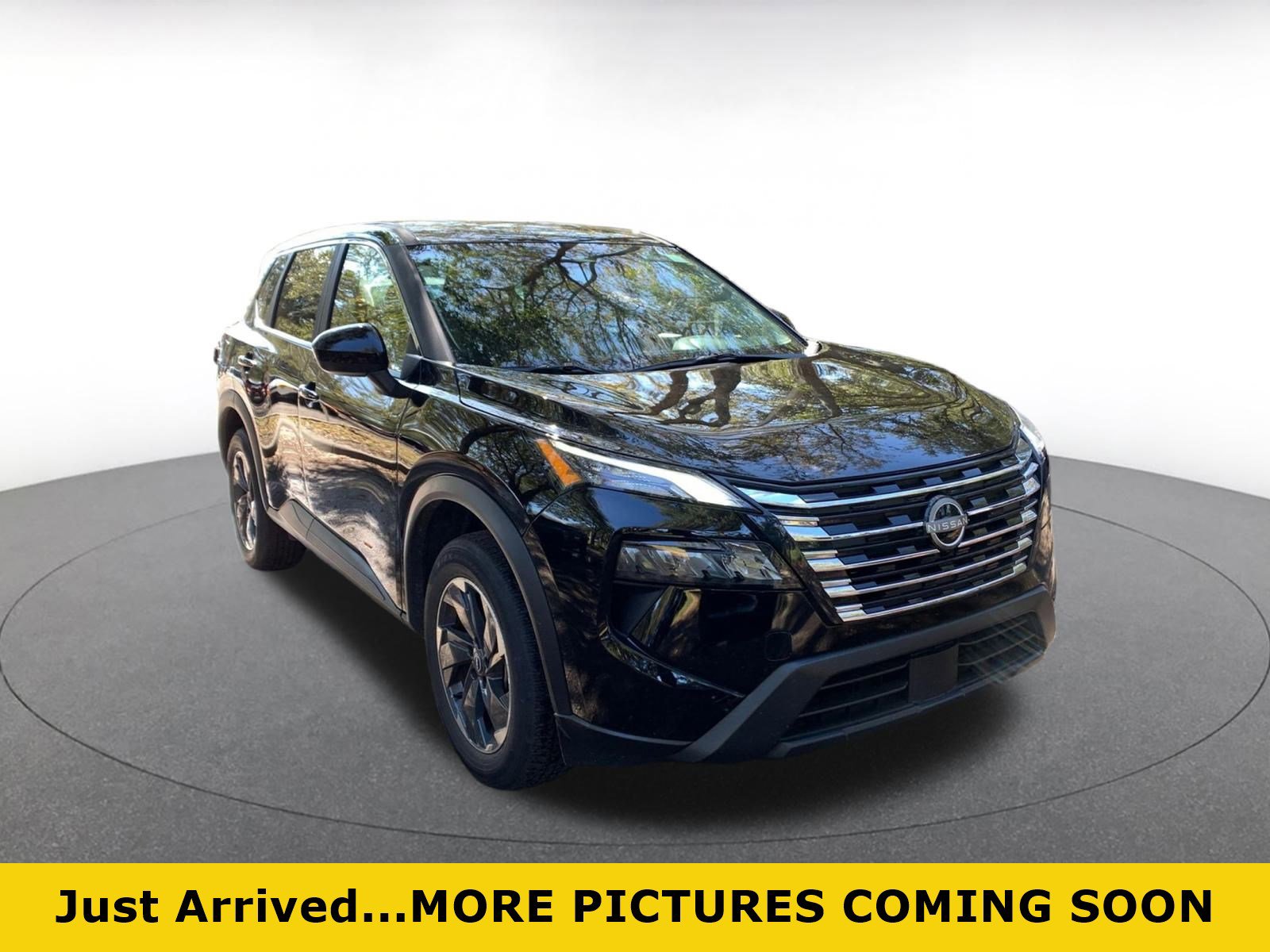 Used 2025 Nissan Rogue SV image 1