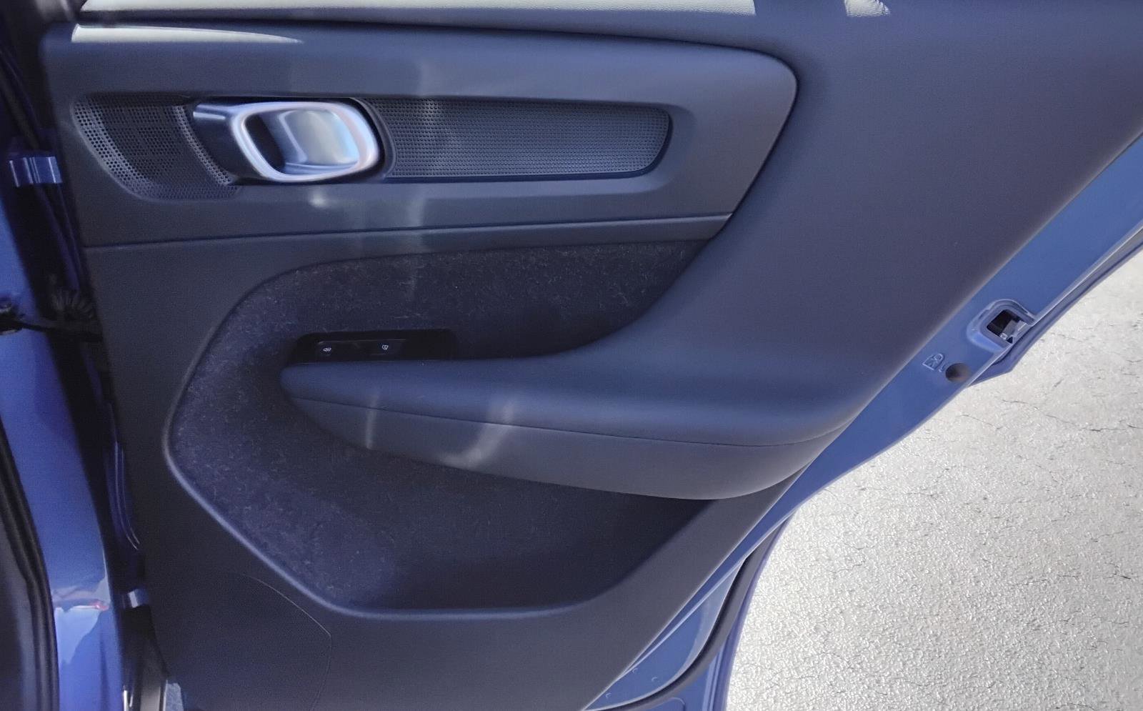 Used 2021 Volvo XC40 P8 Recharge w/ Advanced Package image 23