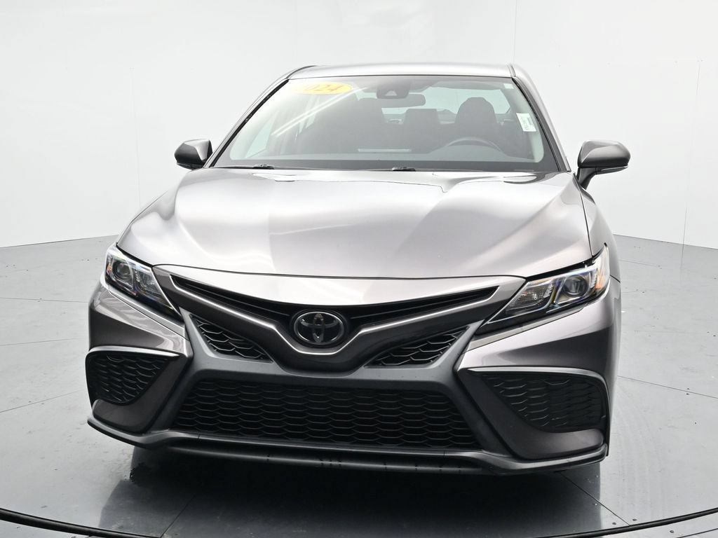 Used 2024 Toyota Camry SE FWD image 3