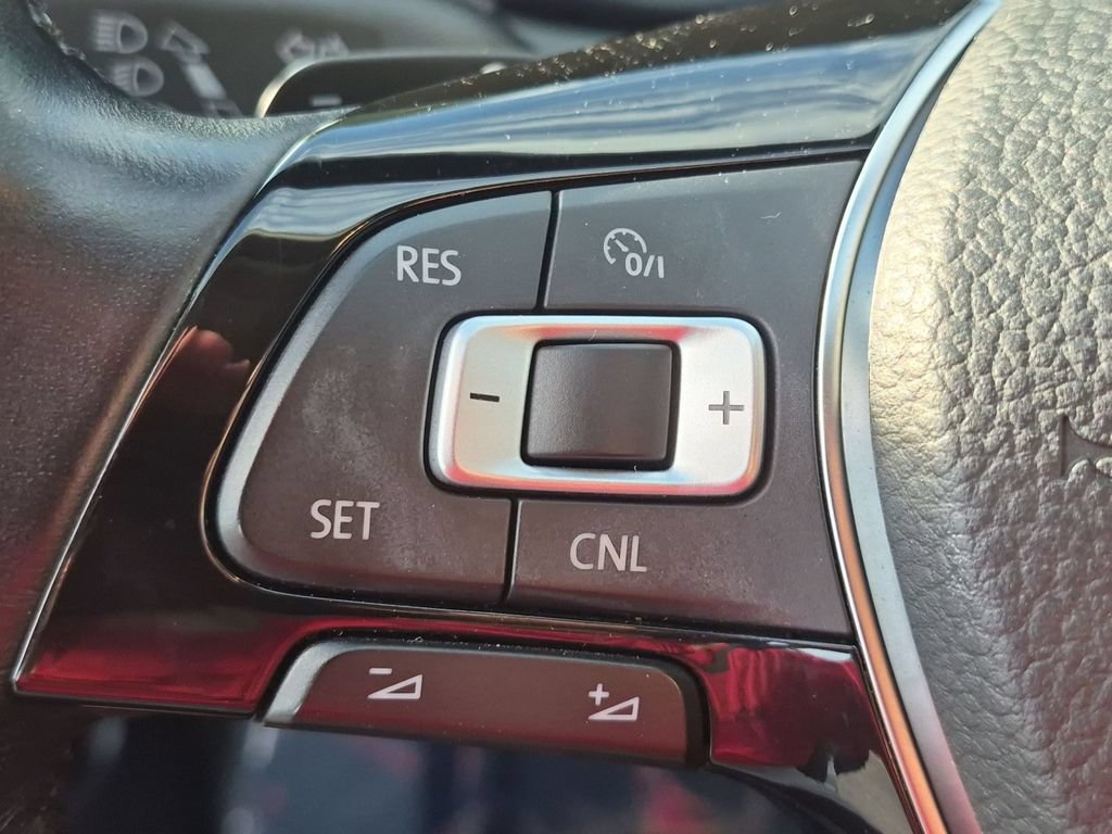 Used 2017 Volkswagen Passat 1.8T R-Line FWD image 18