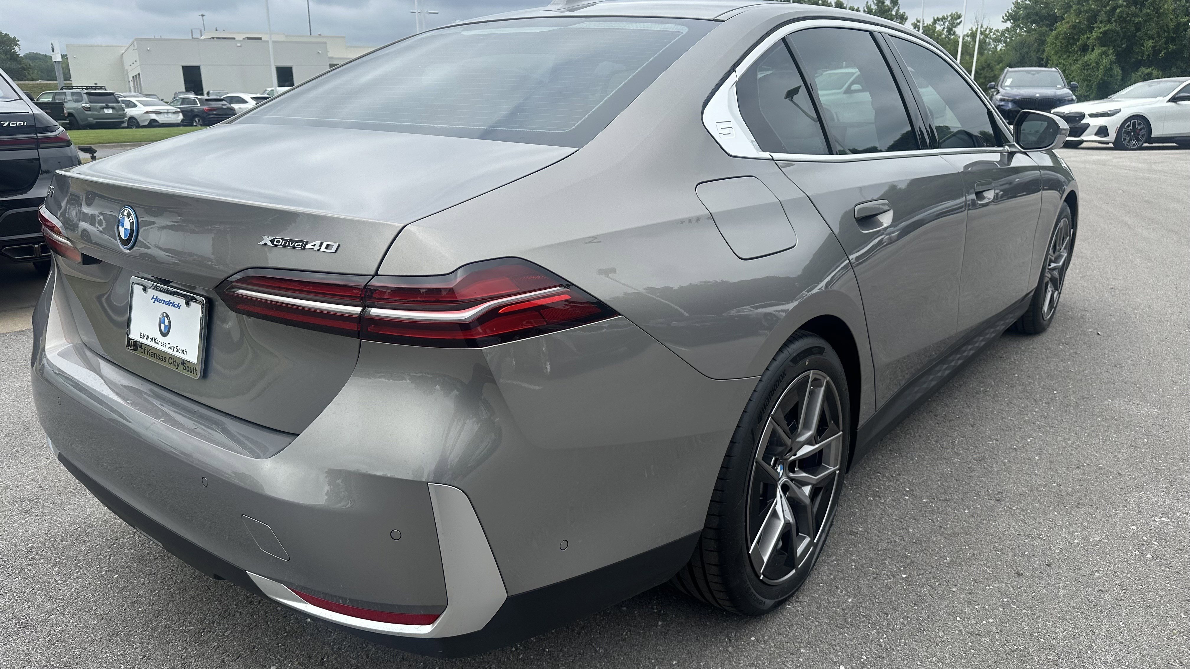 Used 2026 BMW i5 eDrive40 image 9