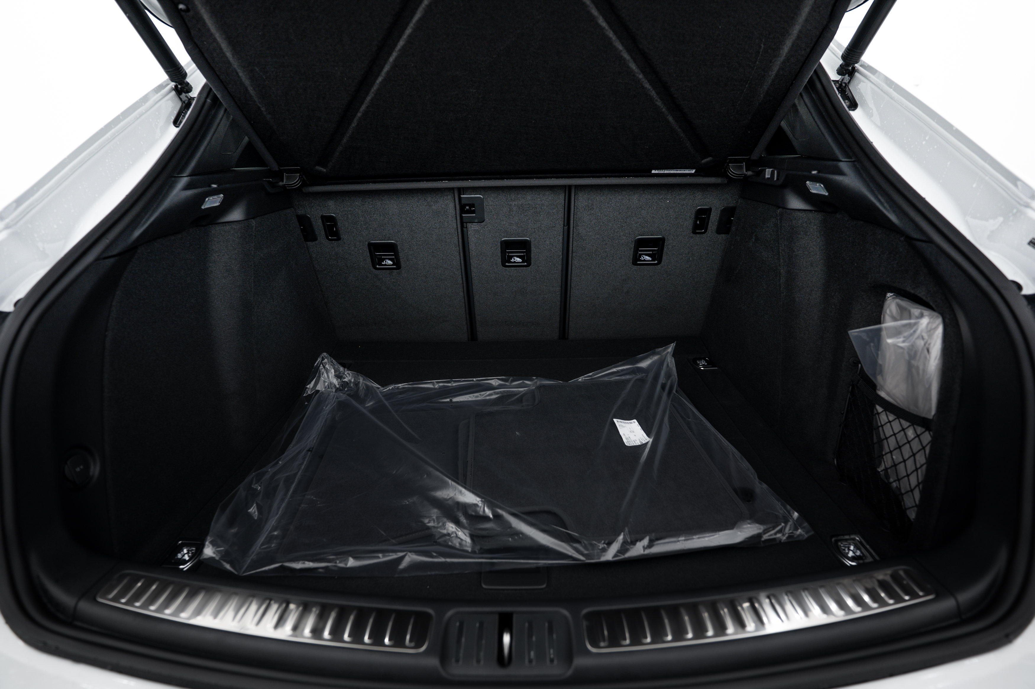 Certified 2026 Porsche Macan AWD/4WD image 23