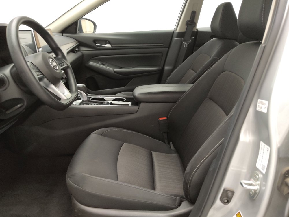 Used 2024 Nissan Altima 2.5 SV image 17