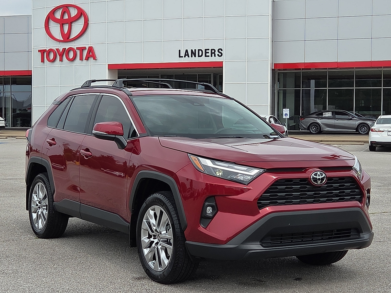 Used 2025 Toyota RAV4 XLE Premium FWD image 1