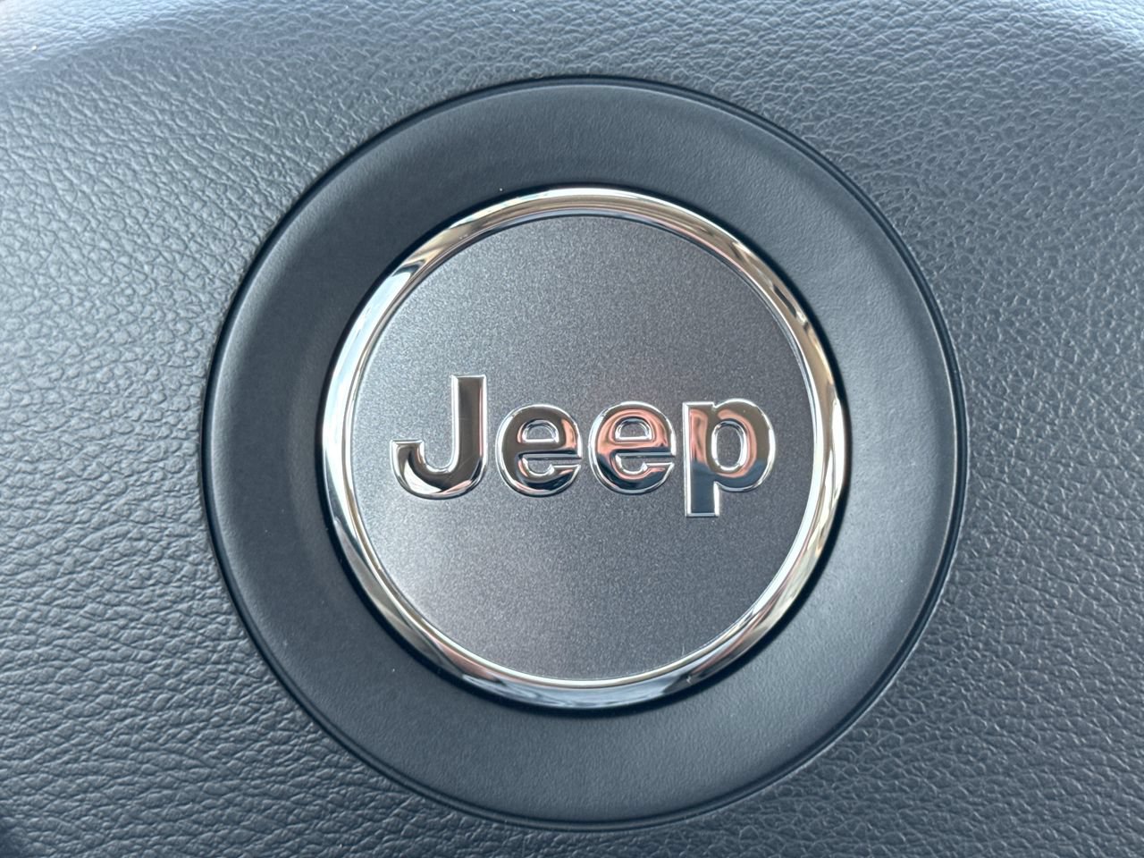 Used 2019 Jeep Grand Cherokee Limited AWD/4WD image 30