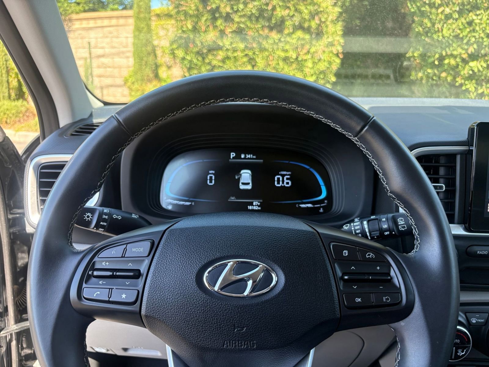 Used 2025 Hyundai Venue SEL FWD image 28