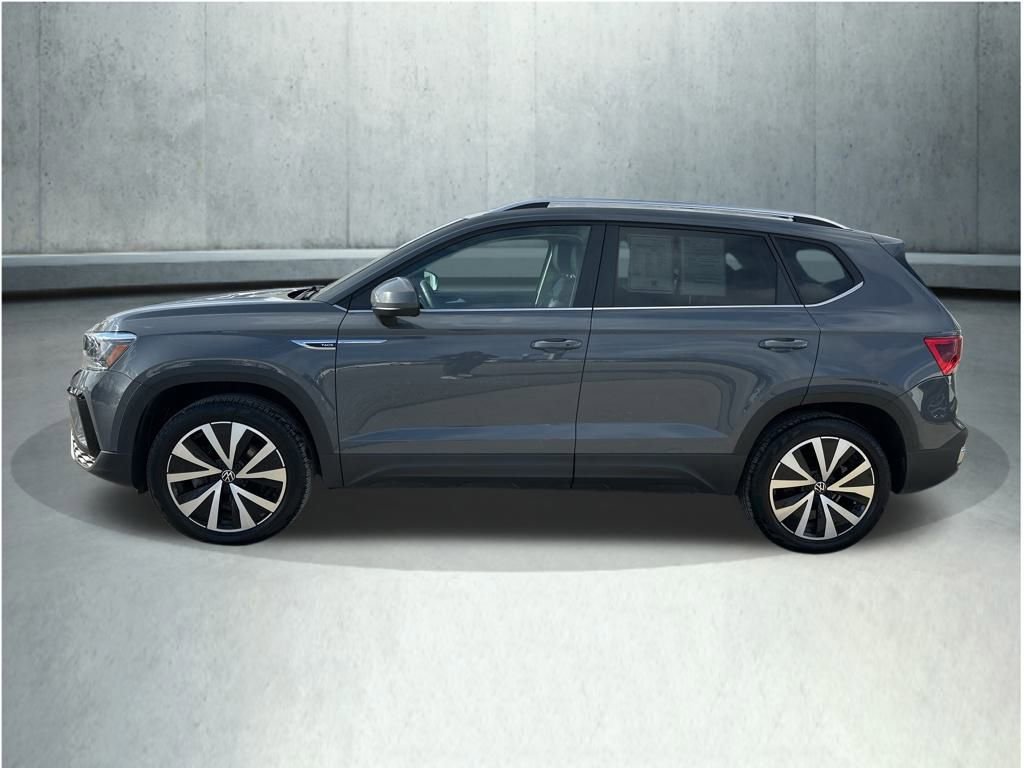 Used 2022 Volkswagen Taos SE image 2