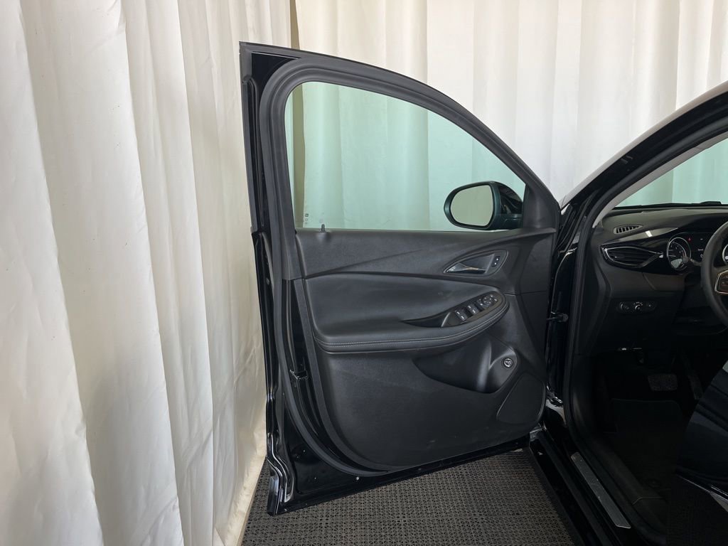 Used 2023 Buick Encore GX Select w/ Sport Touring Package image 17