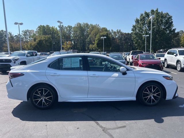 Used 2024 Toyota Camry SE image 4