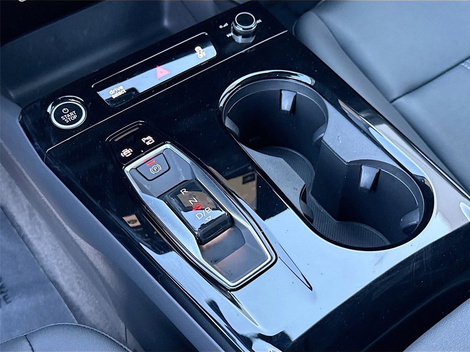 Used 2025 Audi Q6 e-tron Premium Plus w/ Premium Plus image 17