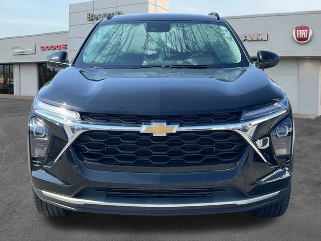 Used 2024 Chevrolet Trax LT FWD image 2