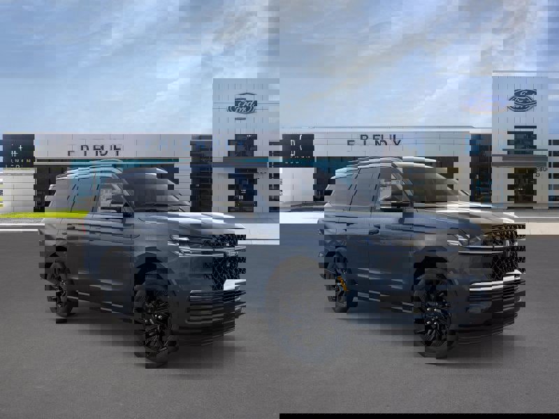 New 2026 Lincoln Navigator Reserve w/ Jet Appearance Package AWD/4WD image 7