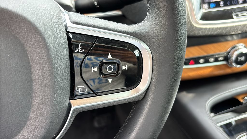 Certified 2024 Volvo XC90 B5 Plus w/ Protection Package Premier AWD/4WD image 17