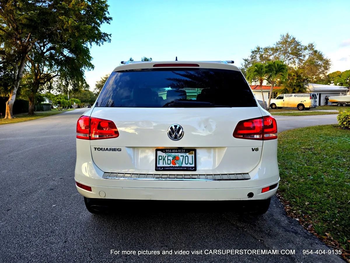 Used 2011 Volkswagen Touareg Sport image 14
