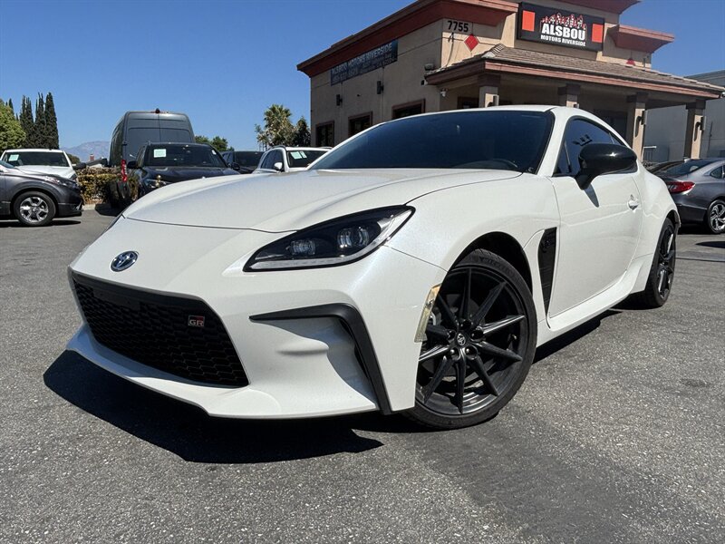 Used 2025 Toyota GR86 Premium w/ ALL Weather Mat Package (TMS) RWD image 1