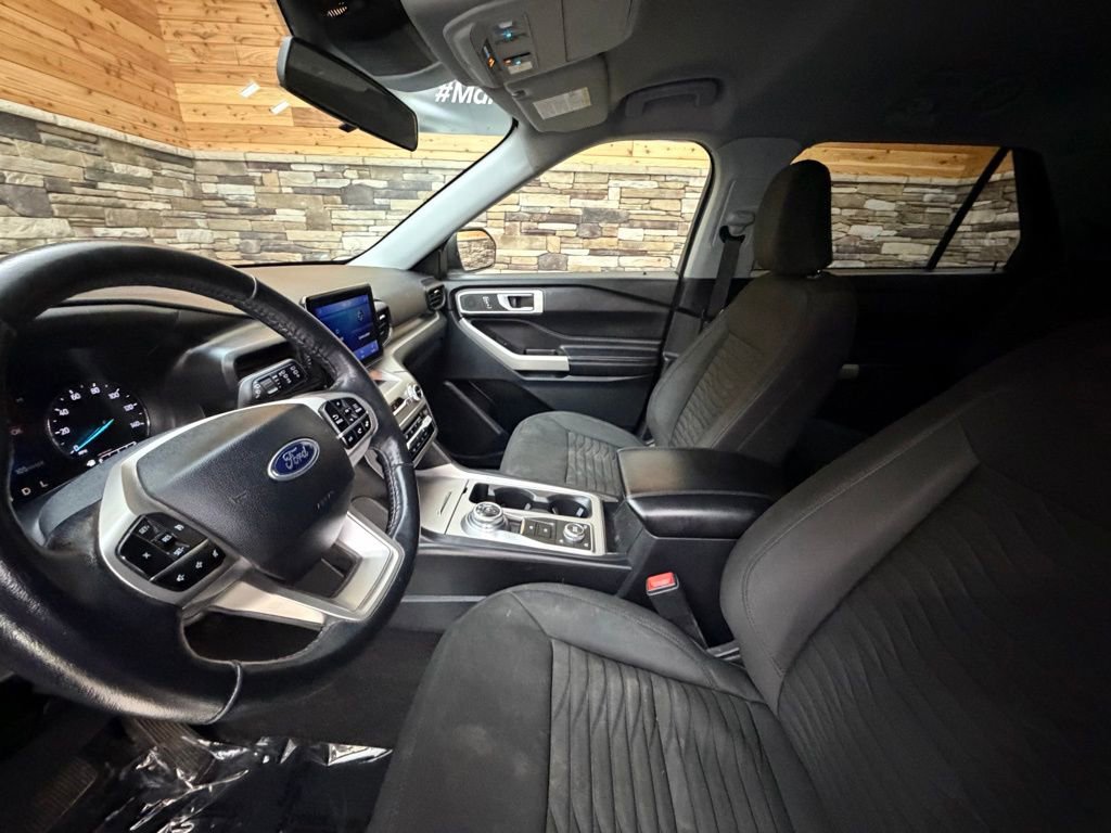Used 2021 Ford Explorer XLT image 12