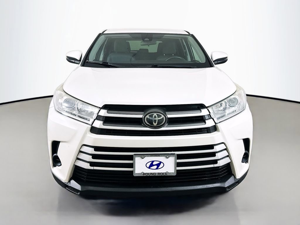 Used 2017 Toyota Highlander LE image 2