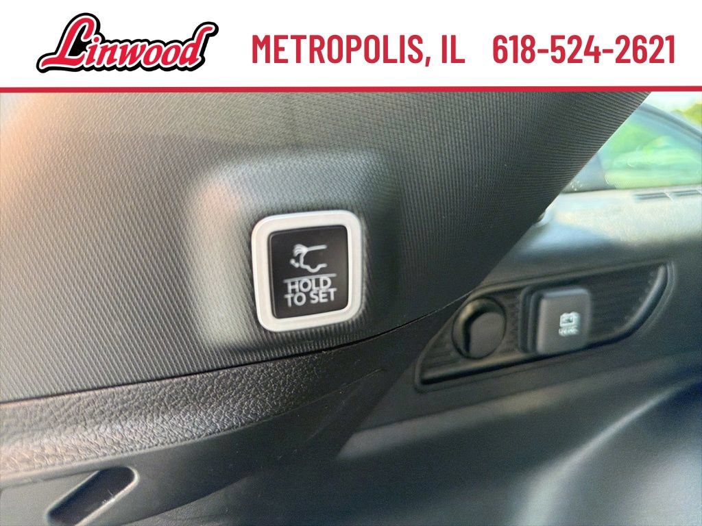 Used 2024 Jeep Grand Cherokee Limited w/ Black Appearance Package AWD/4WD image 13