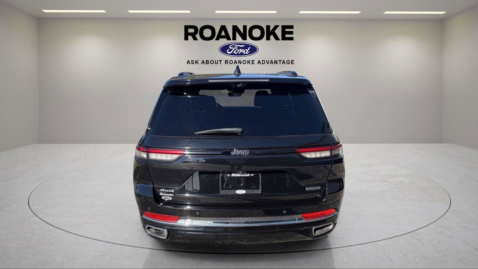 Used 2022 Jeep Grand Cherokee Overland w/ Luxury Tech Group IV AWD/4WD image 5