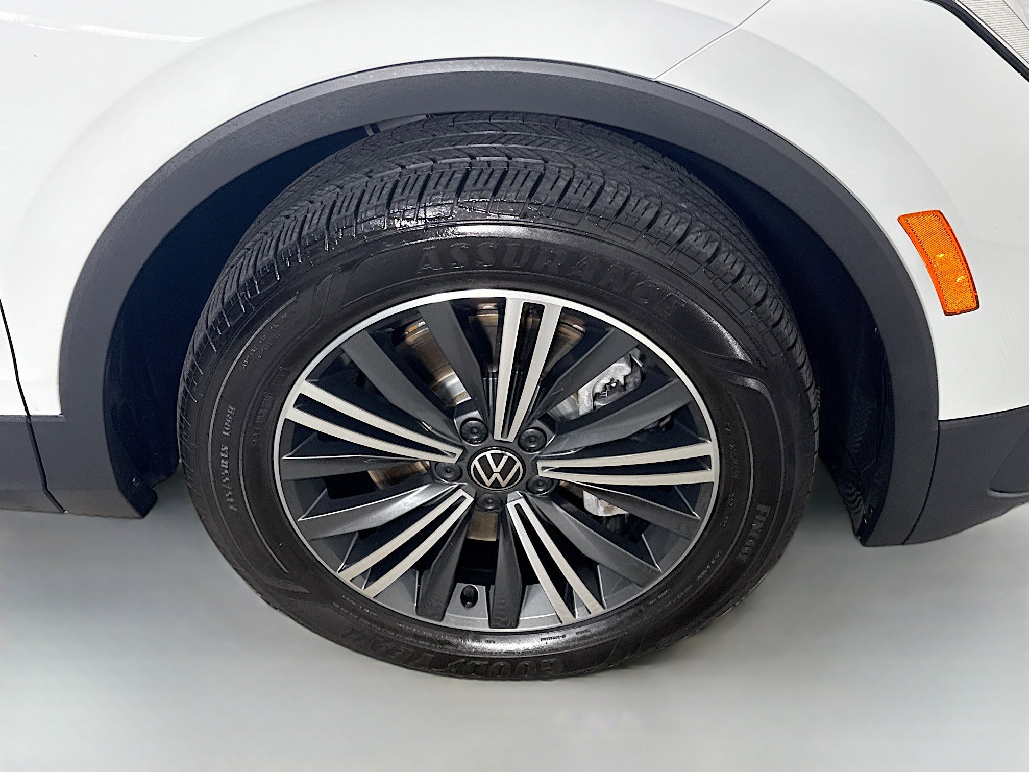 Used 2024 Volkswagen Tiguan Wolfsburg Edition image 32