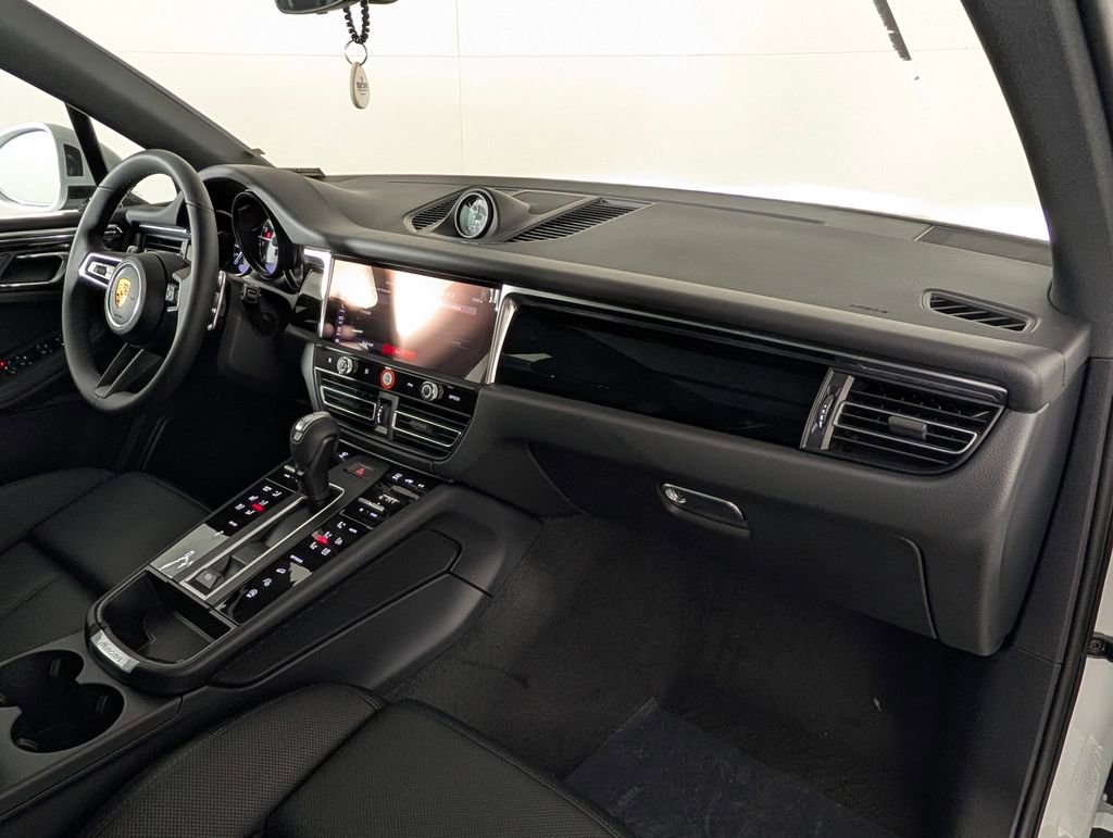 New 2026 Porsche Macan image 19