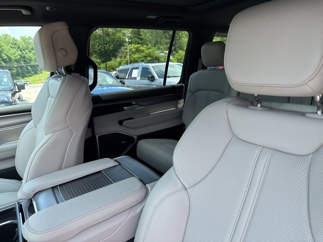 New 2025 Jeep Wagoneer Series II image 18