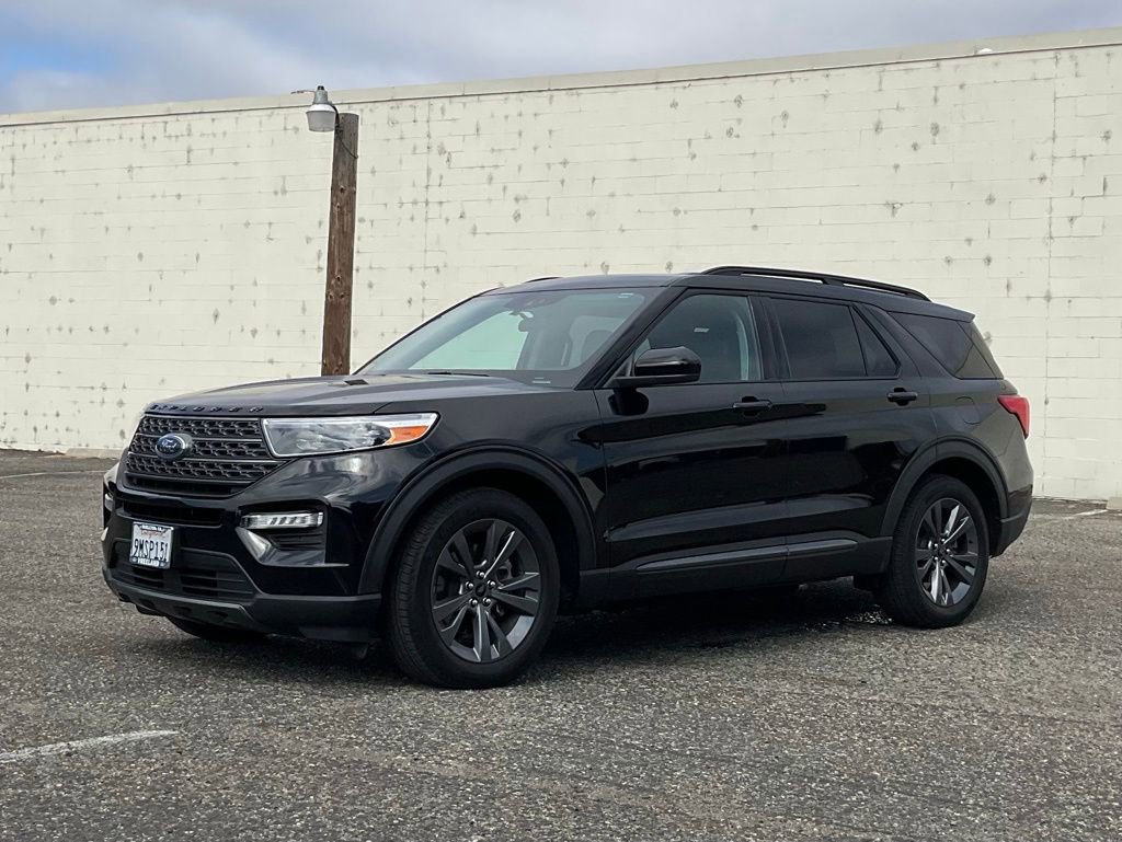 Used 2024 Ford Explorer XLT w/ Equipment Group 202A image 2