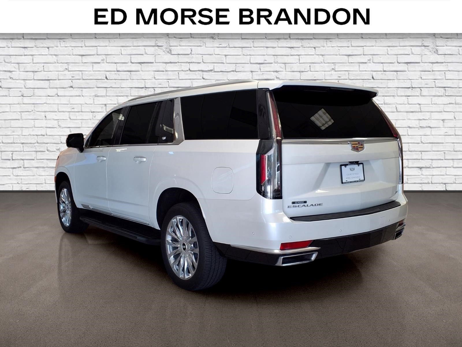 Certified 2024 Cadillac Escalade ESV Premium Luxury RWD image 3