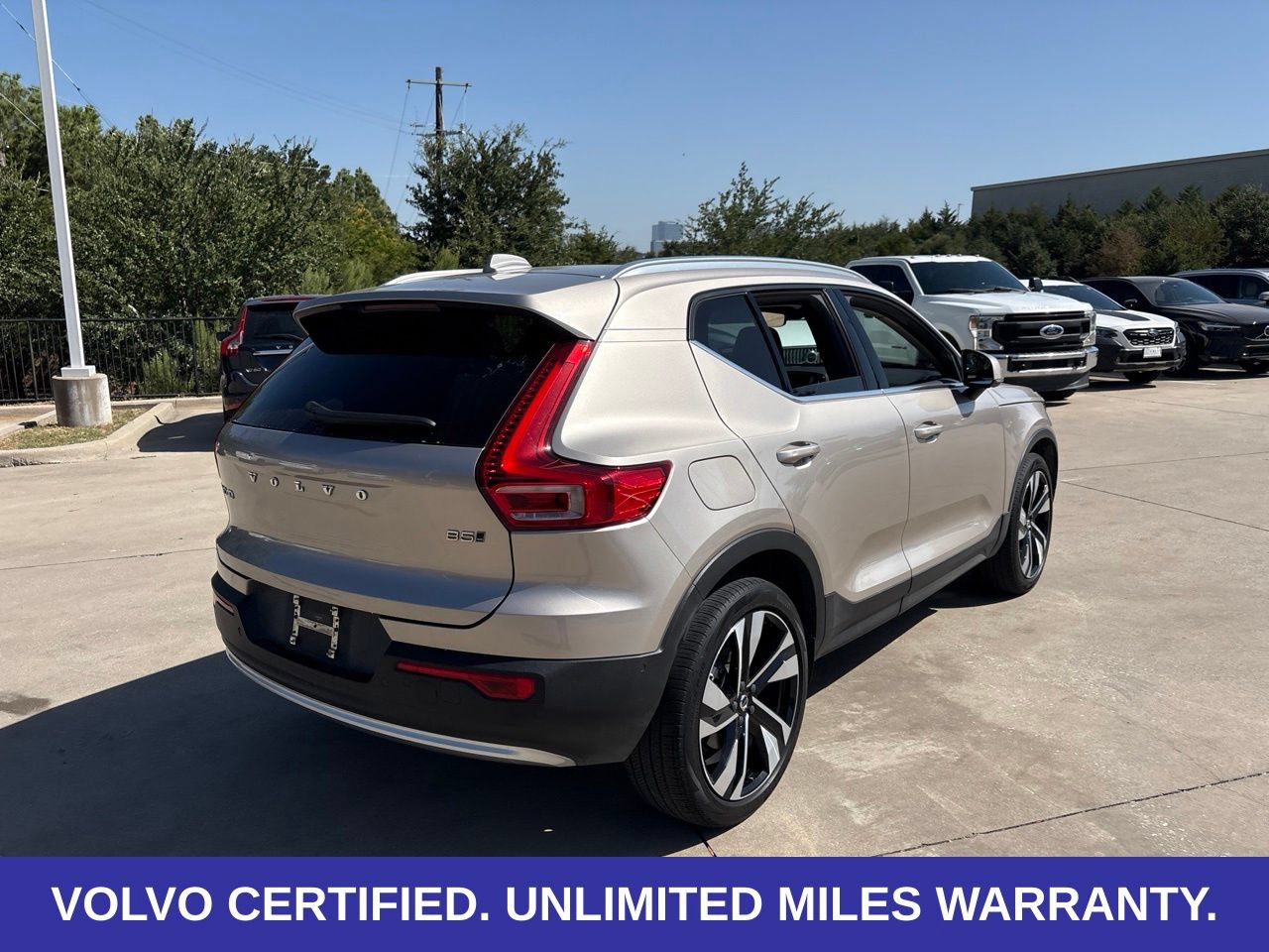 Certified 2024 Volvo XC40 B5 Plus w/ Protection Package Premier AWD/4WD image 5