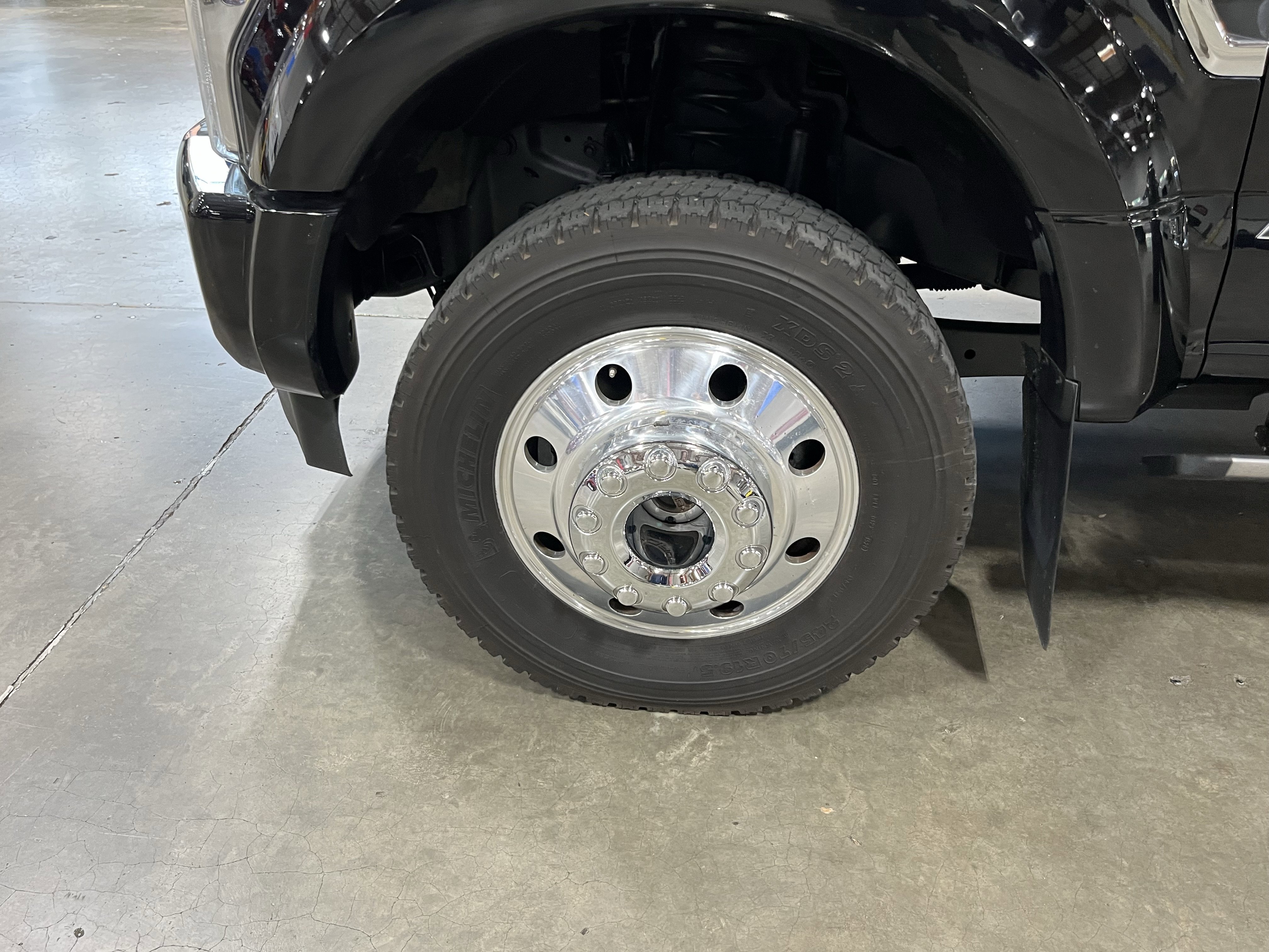 Used 2018 Ford F450 Platinum w/ Platinum Ultimate Package AWD/4WD image 9