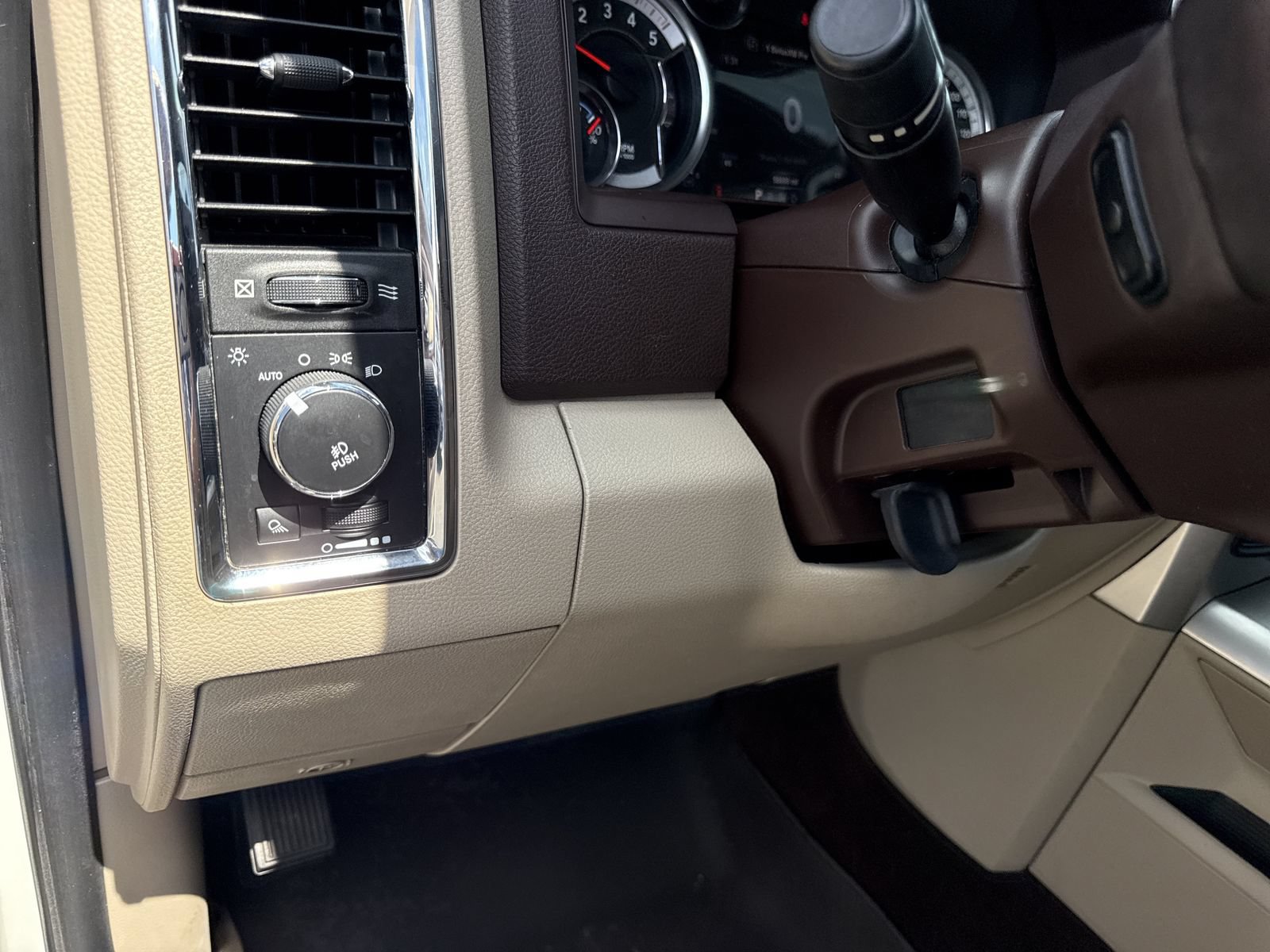 Used 2017 RAM 3500 Laramie AWD/4WD image 15